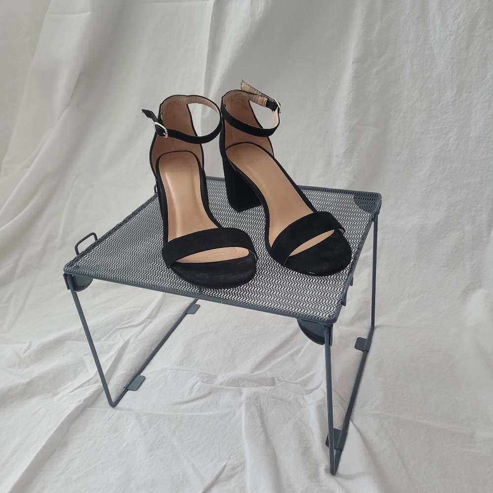 Black strap, low heels